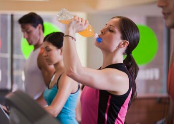 8 Reasons to Add Electrolyte Drinks to Your Wellness Routine