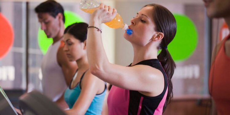 8 Reasons to Add Electrolyte Drinks to Your Wellness Routine